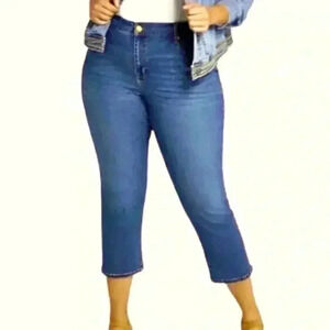 Lane Bryant Girlfriend Mid Rise Flex Magic Crop EUC Plus Size 28